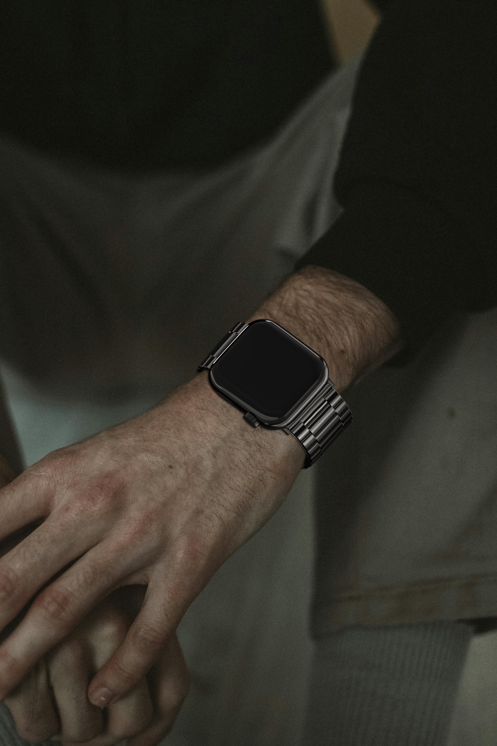Three Link Apple Strap - Black